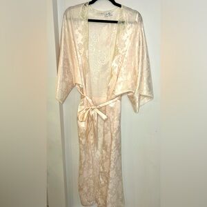 Linda B’s vintage luxurious floral robe with rose and lace detailing